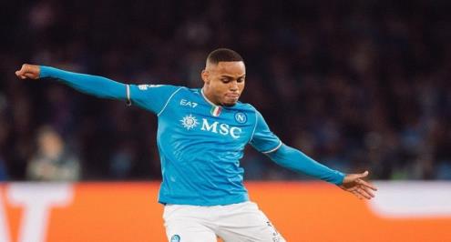 تقارير: مدافع نابولي يقترب من ريال بيتيس